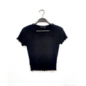 Popular 21 - Women’s Black Crop Top w. Ruffled Sleeves